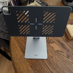 llano Magnetic iPad Stand – Adjustable, Heavy-Duty, Like New