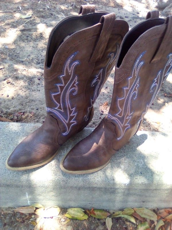 Rollduh Boots Size 8
