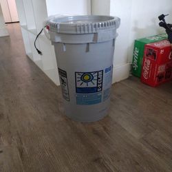 50LB BUCKET BRAND NEW  POOL CHLORINE TABLETS