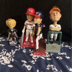 Bobblehead baseball guys