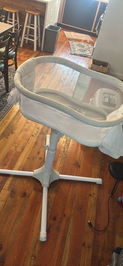 Halo swivel sweeper bassinet