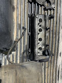 03 toyota 1.8 motor Valve cover