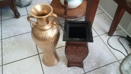 2 nice flower vases 20 firm both English plz