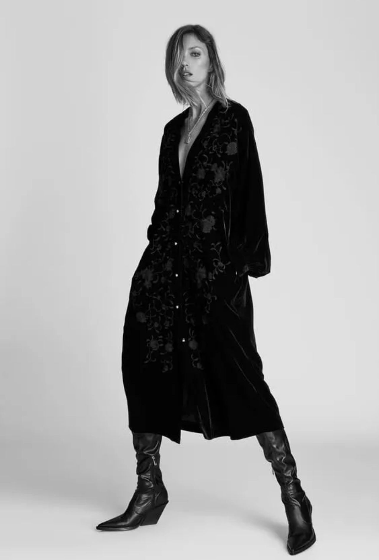 Bloggers Favorite Zara Women Embroidered Velvet Kimono Black Size XS-S