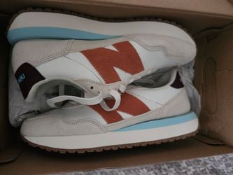 New Balance/Woman's/Size 8