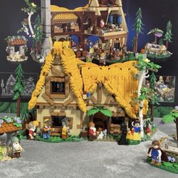 LEGO 43242 Snow White and the Seven Dwarfs' Cottage