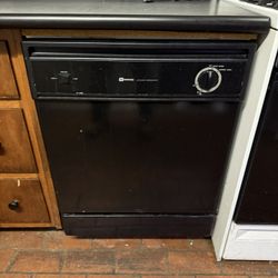 24” dishwasher (black)