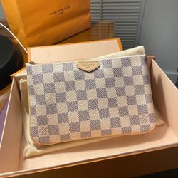 NEW Louis Vuitton Pochette