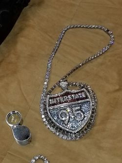 MENS DESIGNER CHAIN W/MEDALLION
