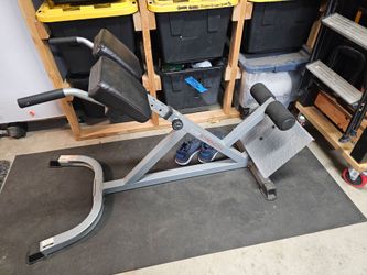 Glute Back Extension Machine