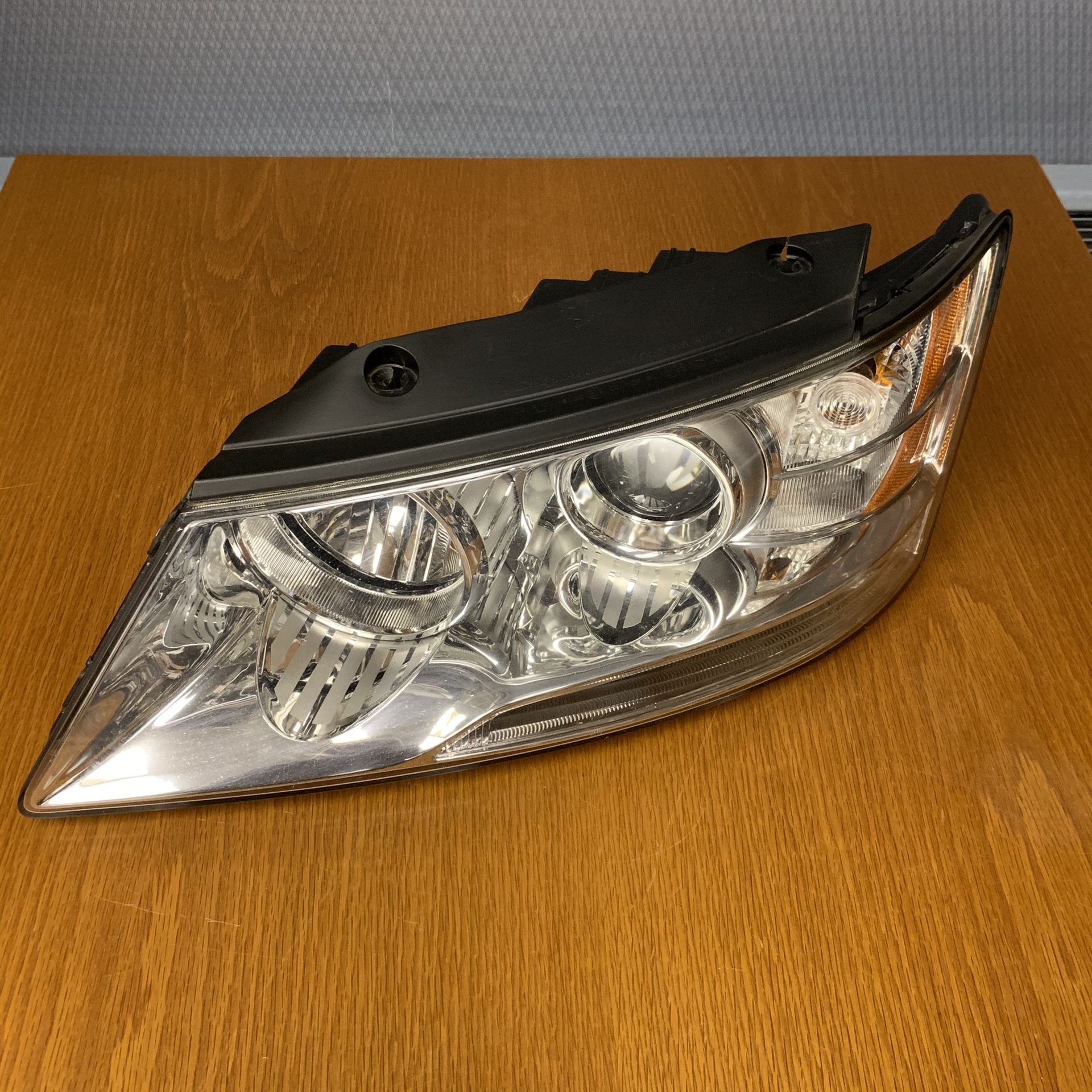 2009 2010 Hyundai Sonota Left LH Passenger Headlight OEM 09 10 w/ Bulbs