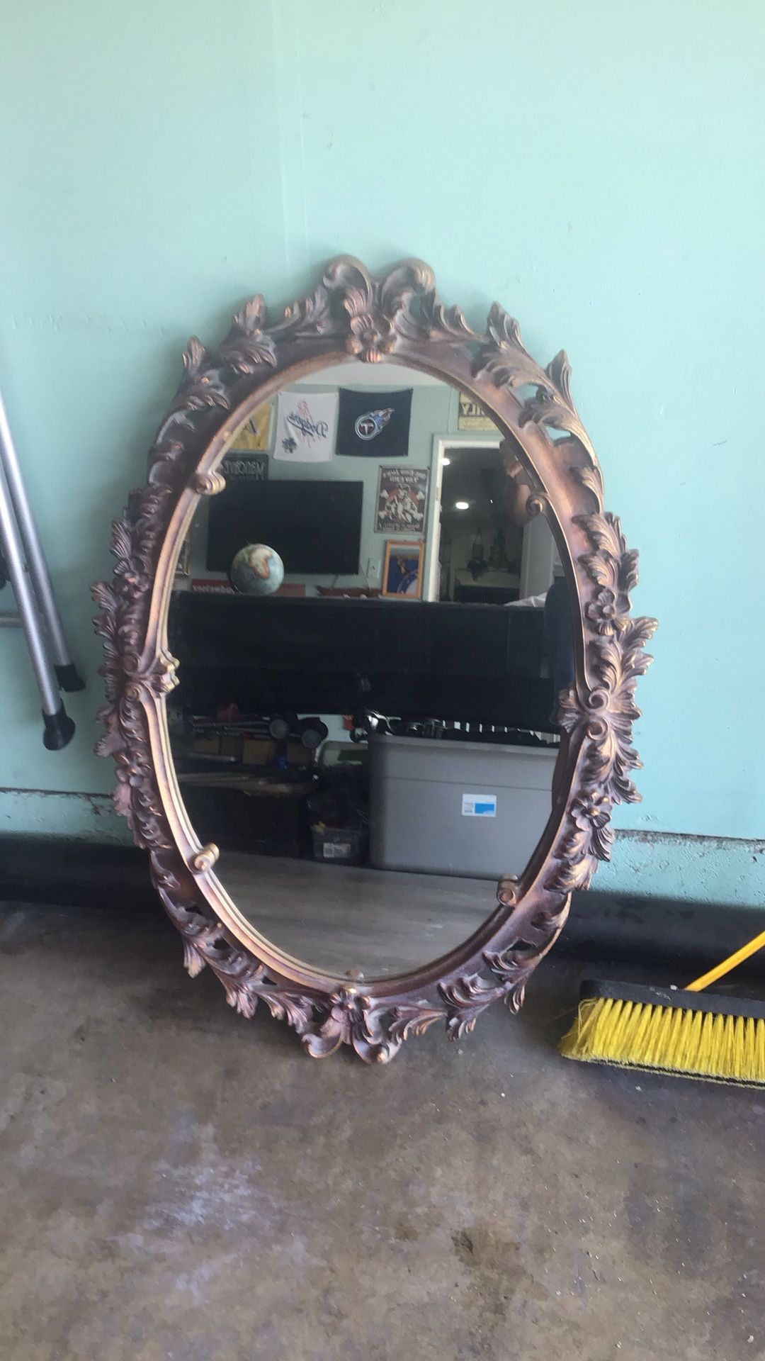 Beautiful Vintage Carolina Company Ornate oval Wood Mirror