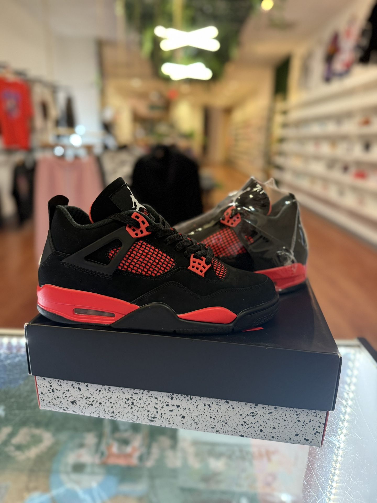 Jordan 4 Red thunder Size 11
