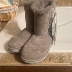 Uggs size 7 women's 