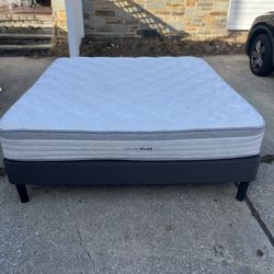 Helix Plus GlacioTex PillowTop Cover Standard Layer King Size Mattress Only, Like New! 84% off Retail!