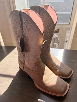 Women’s ARIAT boots