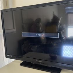 Emerson 33 Inch Tv Screen works well no remote
