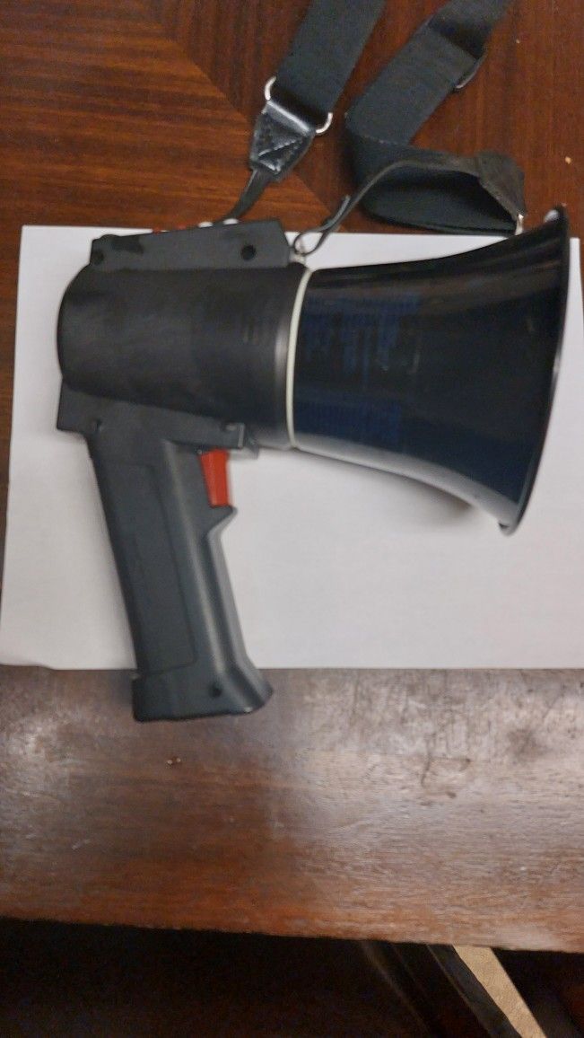 Radio Shack Powerhorn Megaphone Bullhorn With Strap 99 Musicals 32-2037