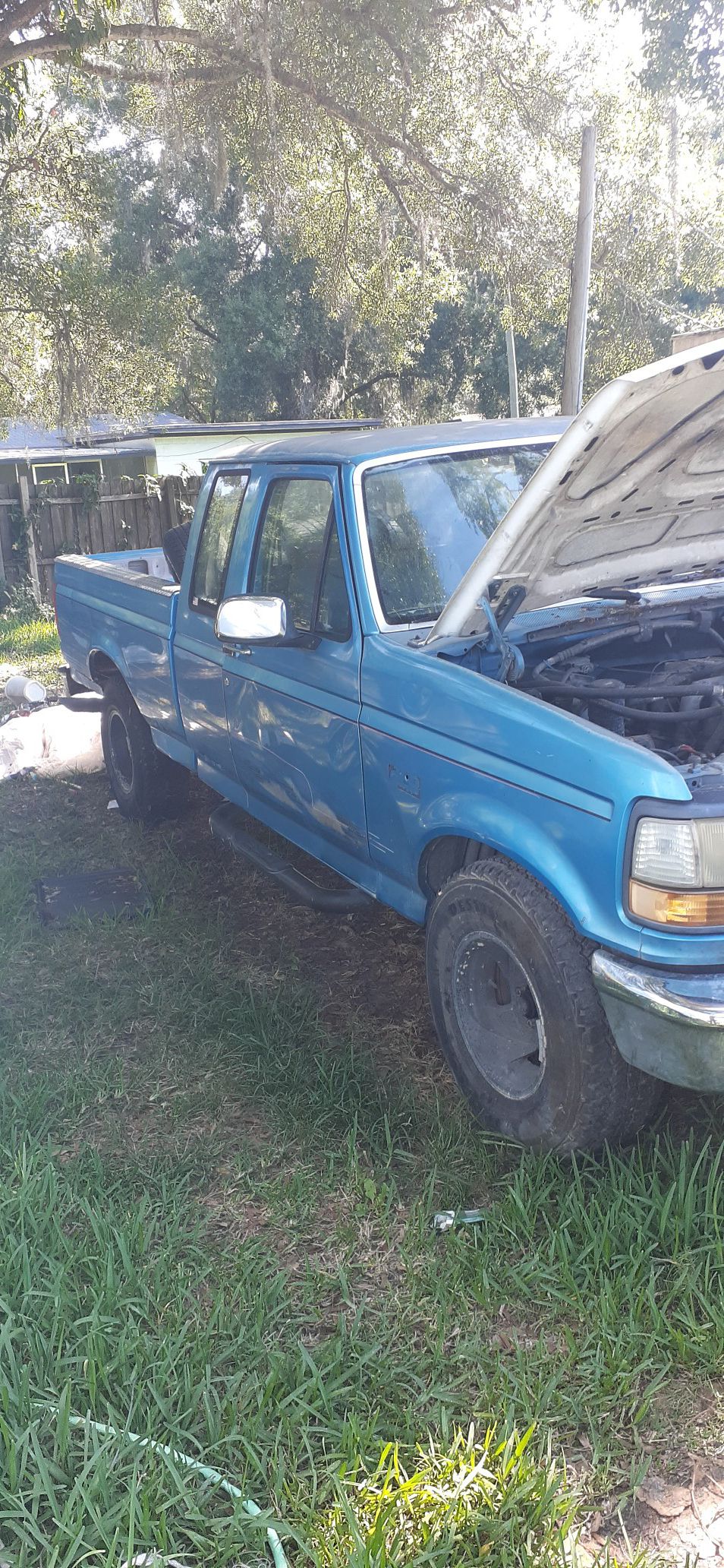 Parting out 93 ford f150 125$ come get whole truck today tittle n hand