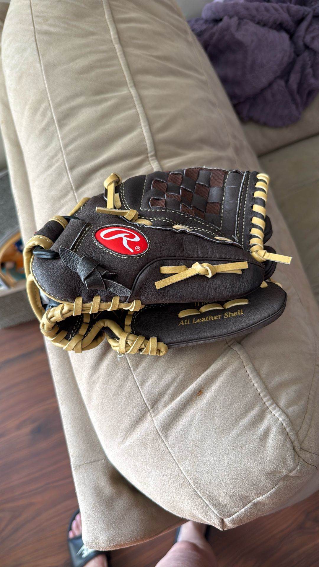 Rawlings Golden Glove Right Handed Baseball Glove Mitt 11 Inch