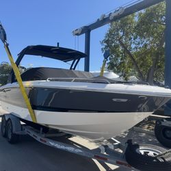 Brand New Chaparral 250 OSX powered by 250 Hp Yamaha 