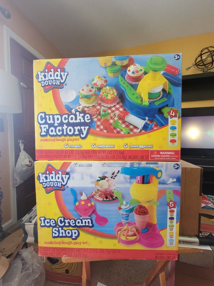😉NEW 2 LARGE KIDDY DOUGH SETS. EVERYTHING IS INCLUDED.