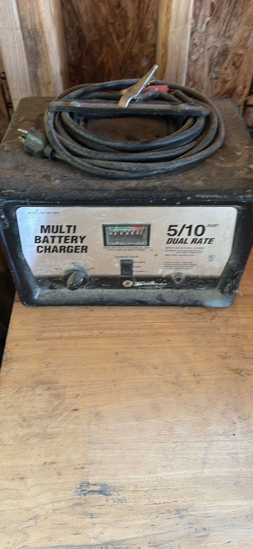 Schumacher   6 Battery Charger