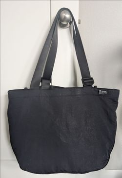 lululemon Clean Lines Tote (22L)