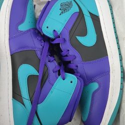 Jordan 1 Mid 10.5 M/12 W