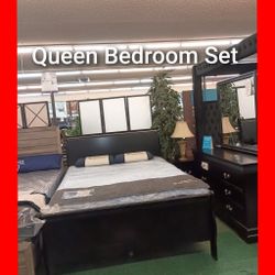 🤩 Queen Bedroom Set 