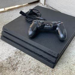 *FOR TRADE* Ps4 Playstation 4 Pro With Controller