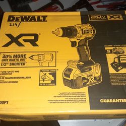 New Dewalt 20v Xr Drill With 5.0 Battery Kit