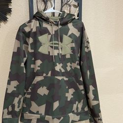 Men’s Sweeters & Blue Vans 9.5 (MEN) IM MOVING OUT OF THE STATE YOU NEED TO GET IT TODAY FRIDAY 24