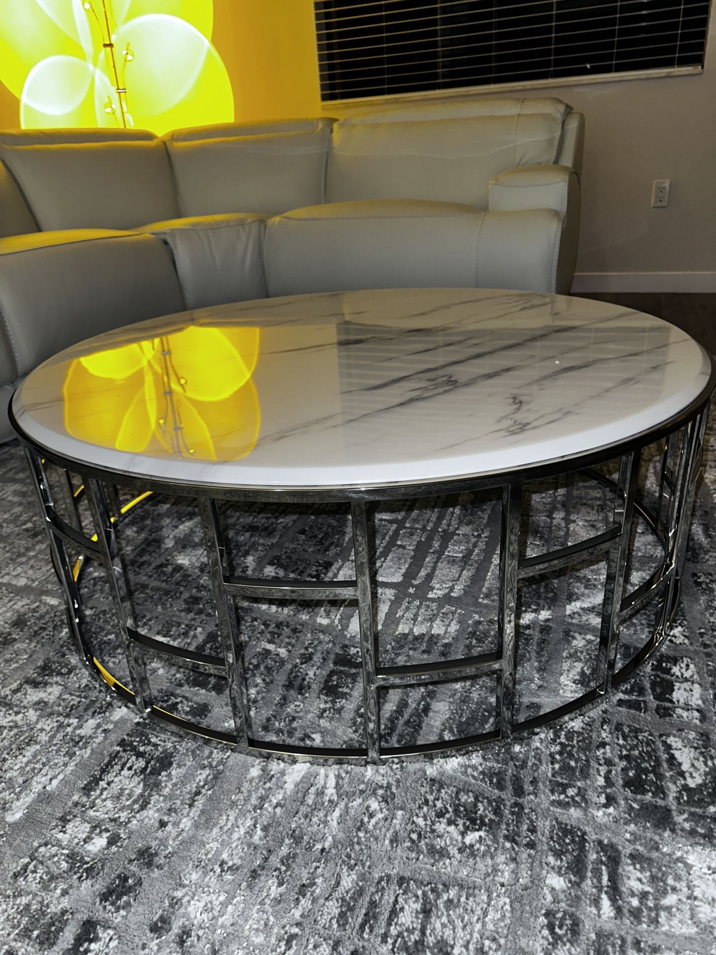 Round coffee Table