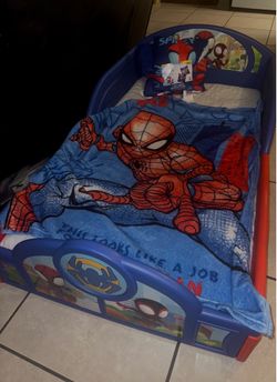Toddler bed with mattress