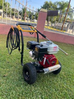 DEWALT 3600 PSI 2.5 GPM Gas Cold Water Professional Pressure Washer with HONDA GX200 Engine