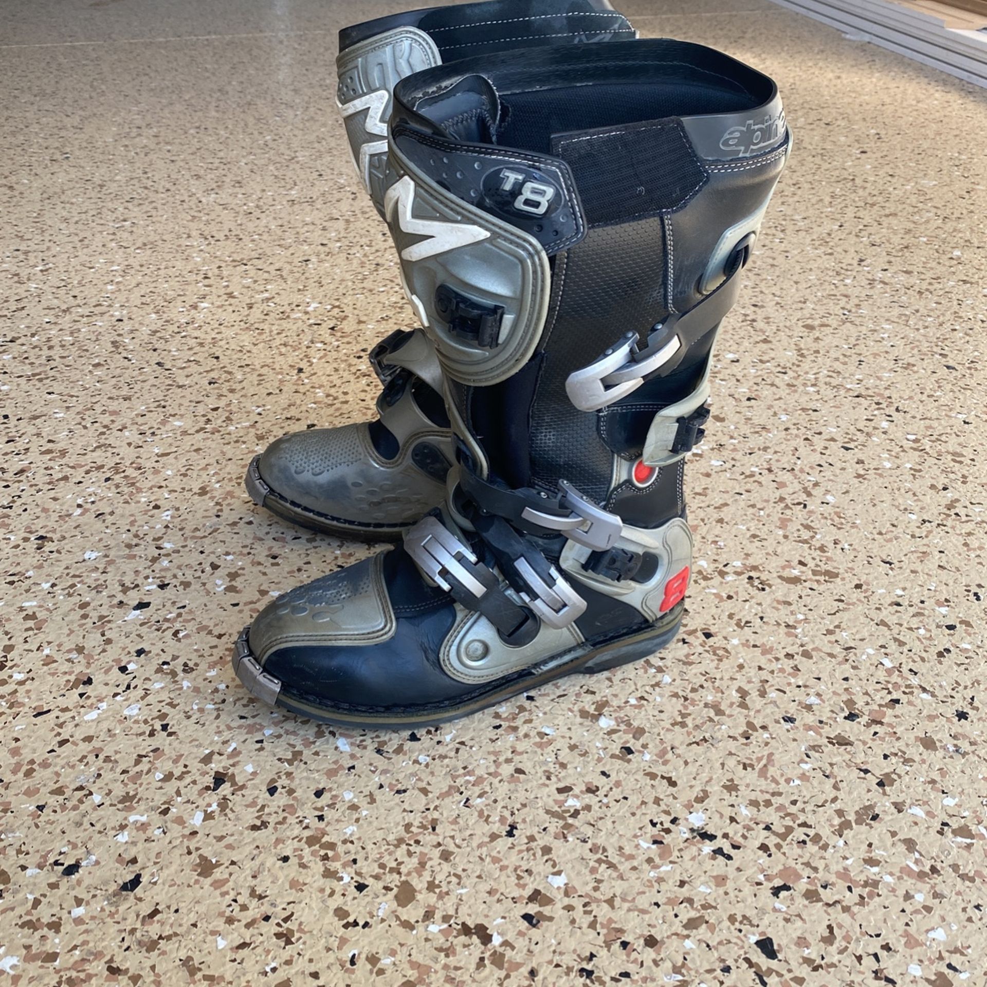 Alpine Stars Tech 8 MX Boots