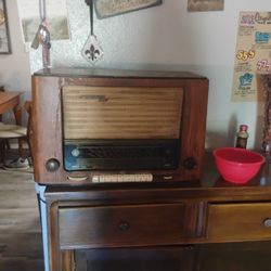 Grandig 4010 Vintage Tube Radio