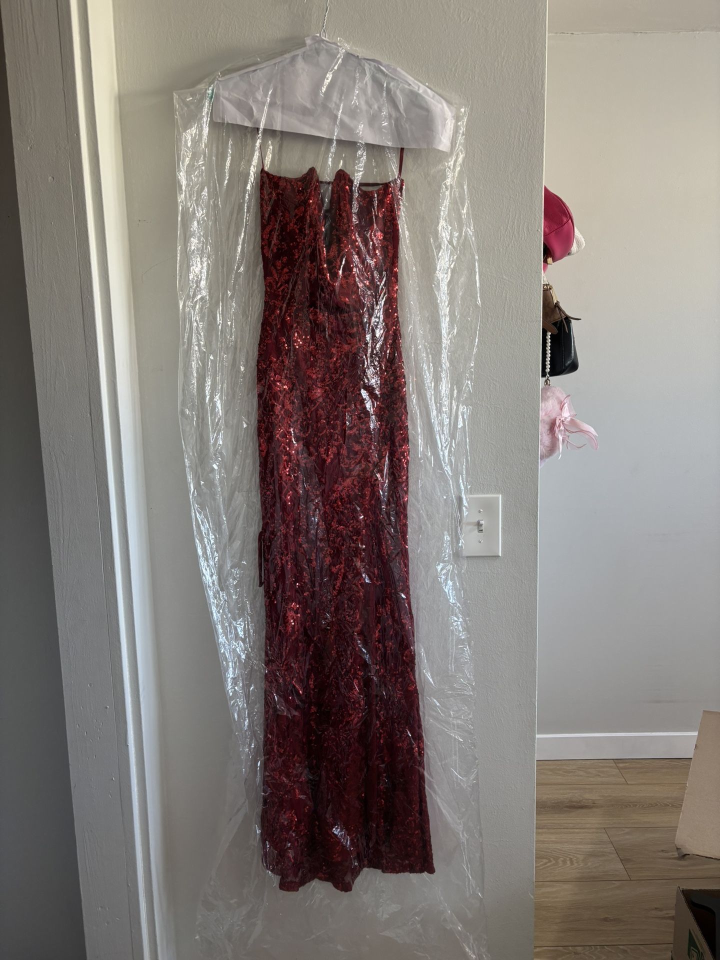 Red windsor sequin dress, Size SMALL