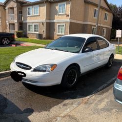 2003 Ford Taurus