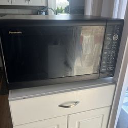 Counter Microwave 