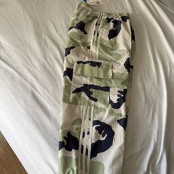 Adidas Camo Pants Men’s Sz S Loose ( Women’s Sz M ) 