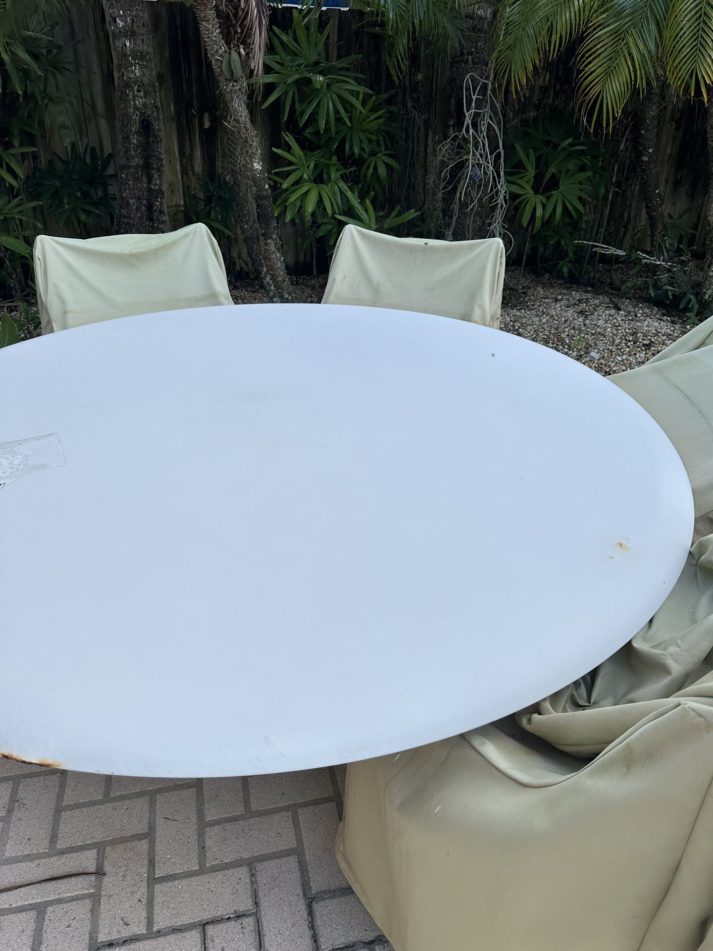 6 Cast Aluminum Chairs And Table With Chair Covers