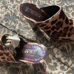 Prada Almost Brand New Size 37 And Half