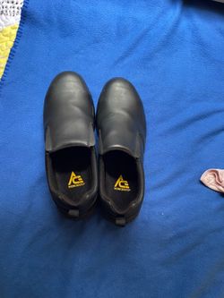 Steel toe work shoes