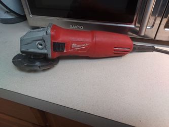 Working Corded Milwaukee 4-1/2-inch small angle grinder
