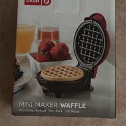 Mini waffle maker