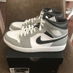 Air Jordan 1 Mid (Size 9)