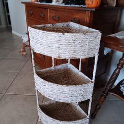 Wicker Corner Shelf 16x32