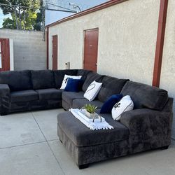 3 Piece Sectional Couch ! (FREE DELIVERY 🚚)